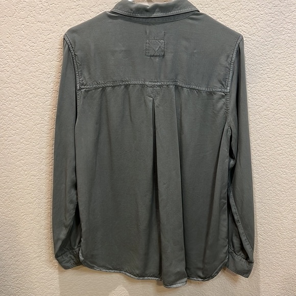 AMERICAN EAGLE WOMEN’S BOYFRIEND FIT LONG SLEEVE BUTTON FRONT SHIRT M GREEN - Picture 2 of 10